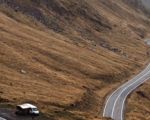 maria-teneva-i9sV0g3tF94-unsplash Coaching team